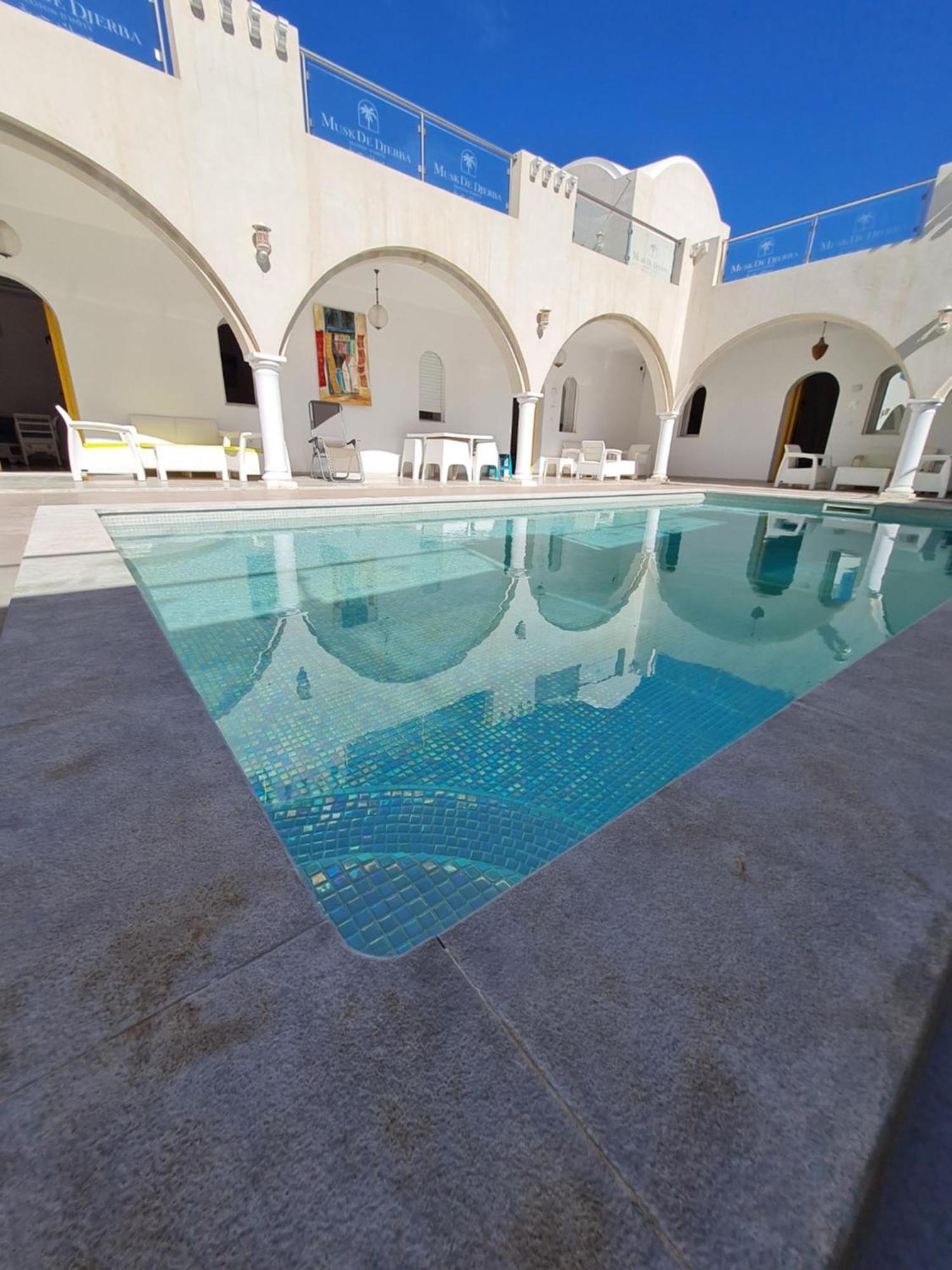 Musk De Djerba Suite Aziz Avec Piscine Temlale Bagian luar foto